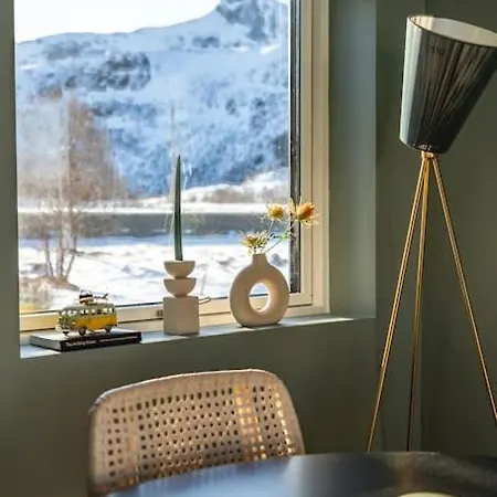 Semesterbostad Oceanfront Lyngedal
