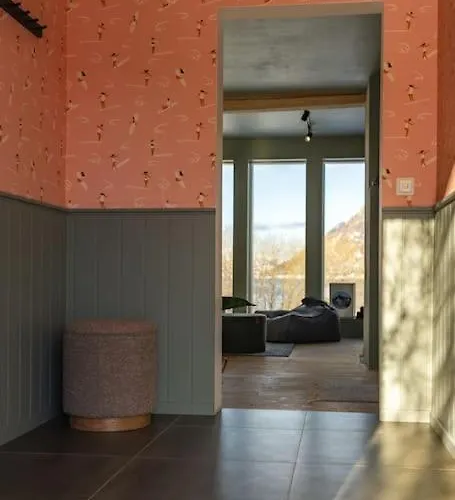 Oceanfront Vakantiehuis Lyngedal